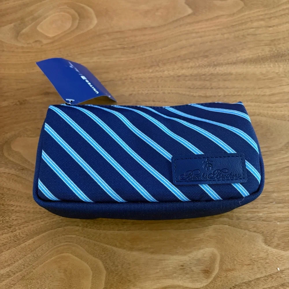 Brooks Brothers toiletry kit